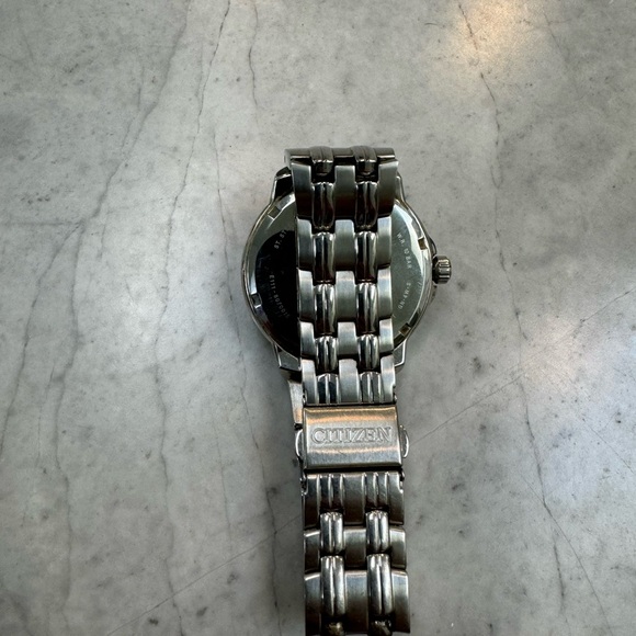 Citizen eco drive wr 100 white face with date. New no box. - Picture 2 of 5